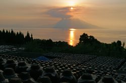 鹿児島黒酢・甕酢風景『発酵酢畑の夕暮れ』